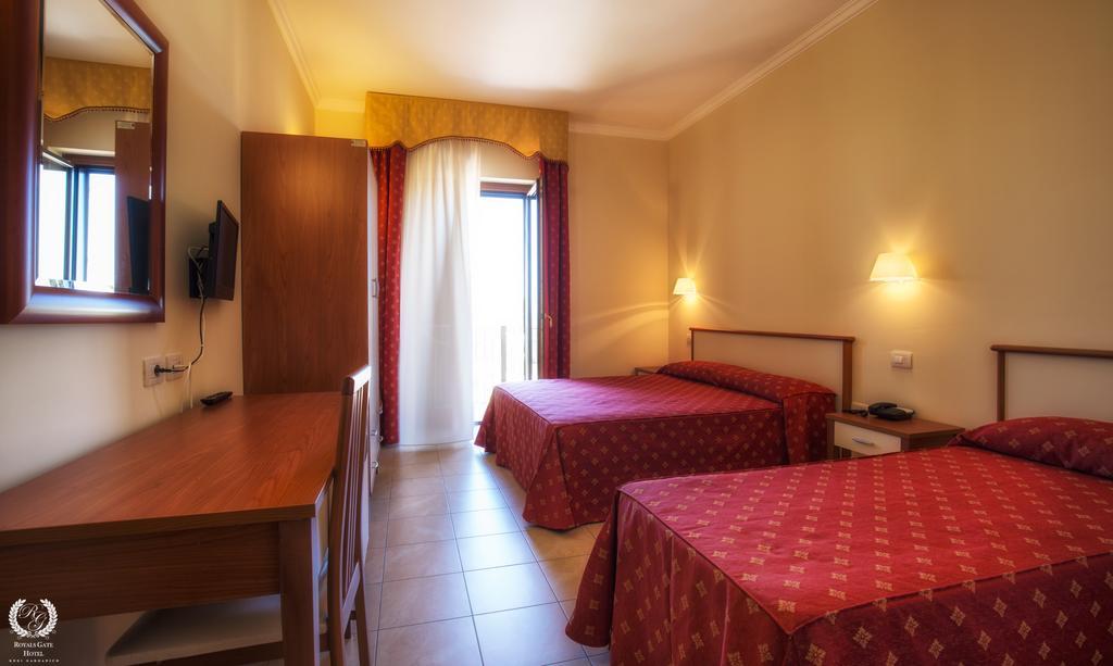Hotel Royals Gate à Rodi Garganico Extérieur photo