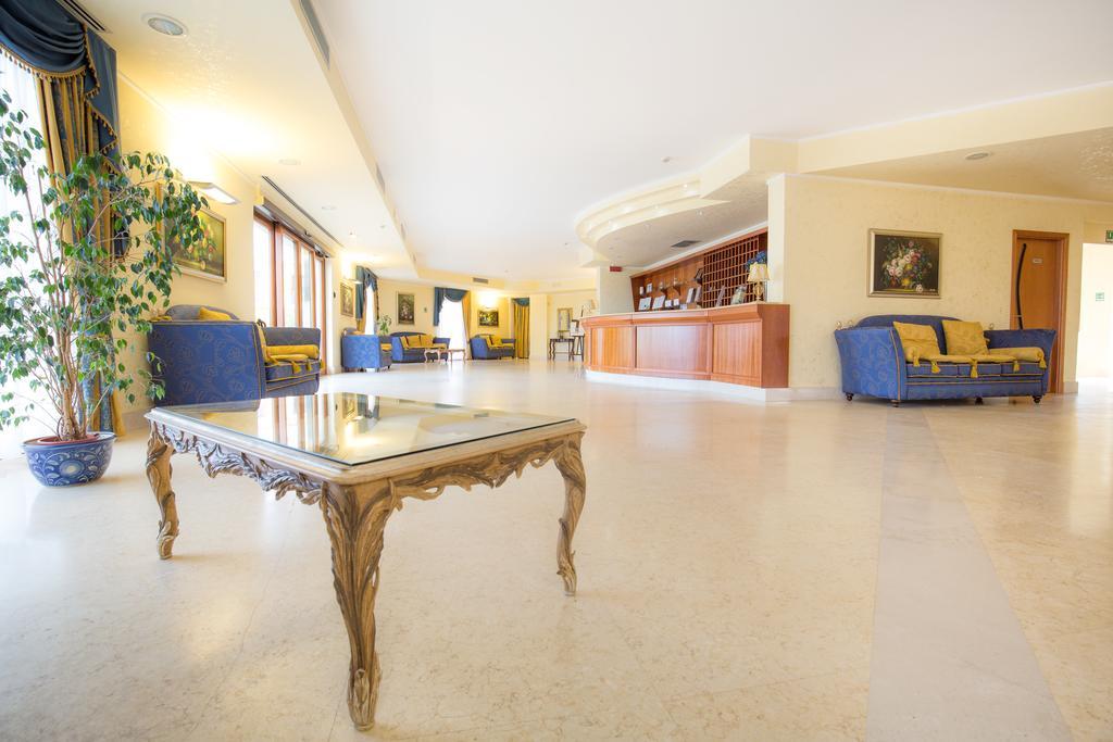 Hotel Royals Gate à Rodi Garganico Extérieur photo