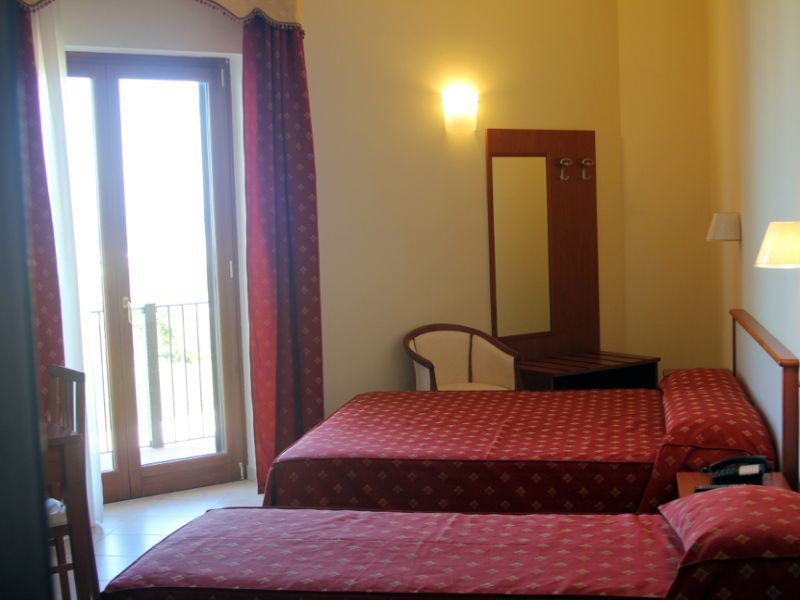 Hotel Royals Gate à Rodi Garganico Extérieur photo